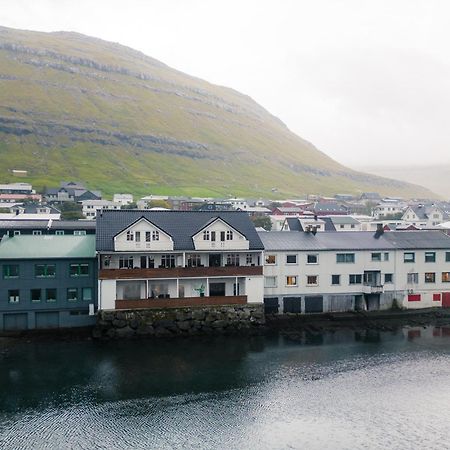 Spacious City Center Home By The Sea Klaksvík Exteriör bild