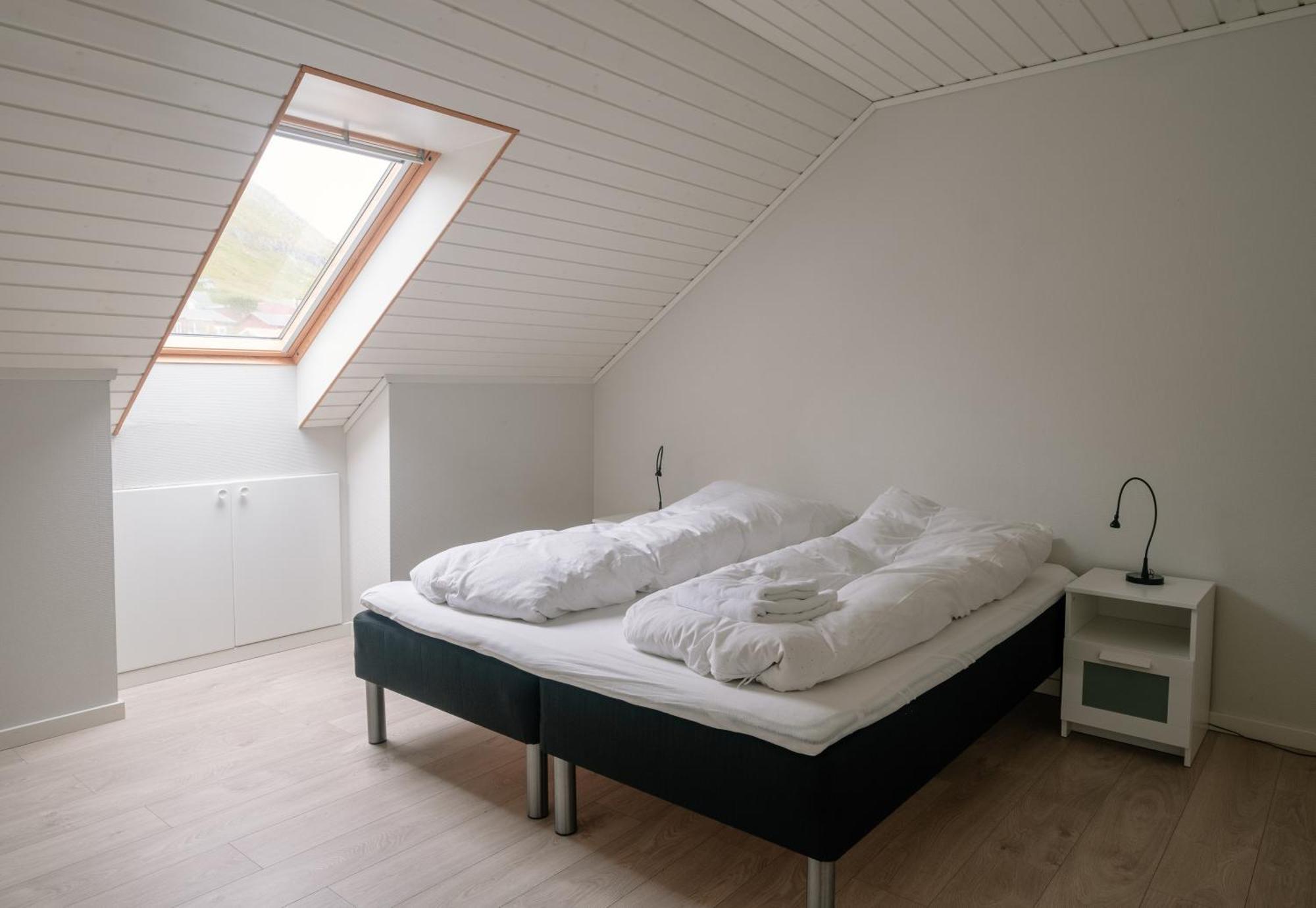 Spacious City Center Home By The Sea Klaksvík Exteriör bild
