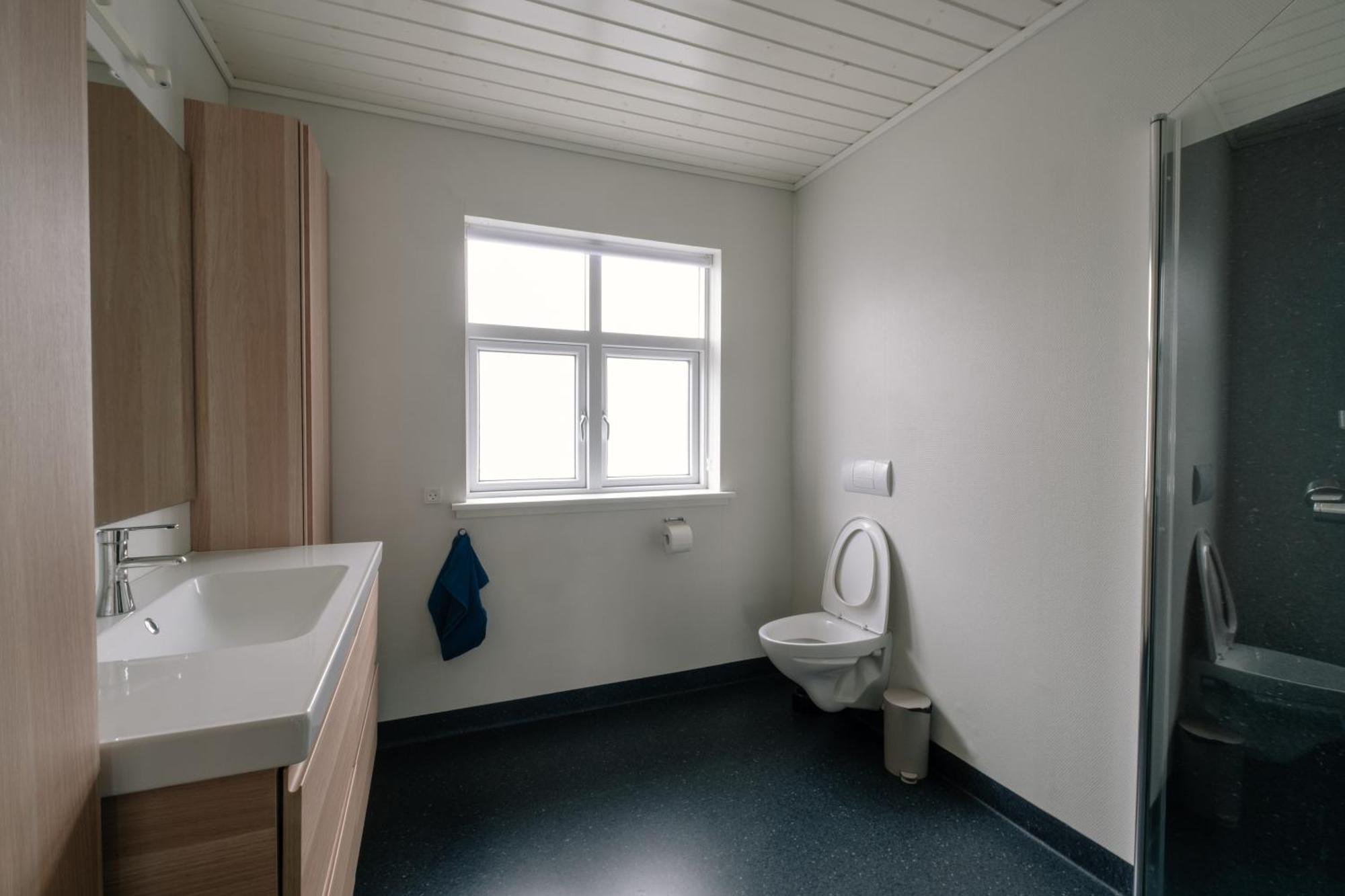 Spacious City Center Home By The Sea Klaksvík Exteriör bild