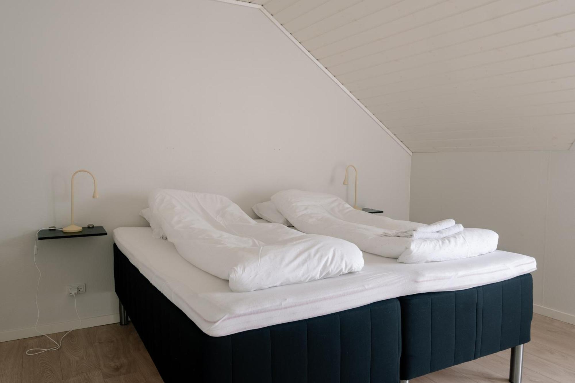 Spacious City Center Home By The Sea Klaksvík Exteriör bild
