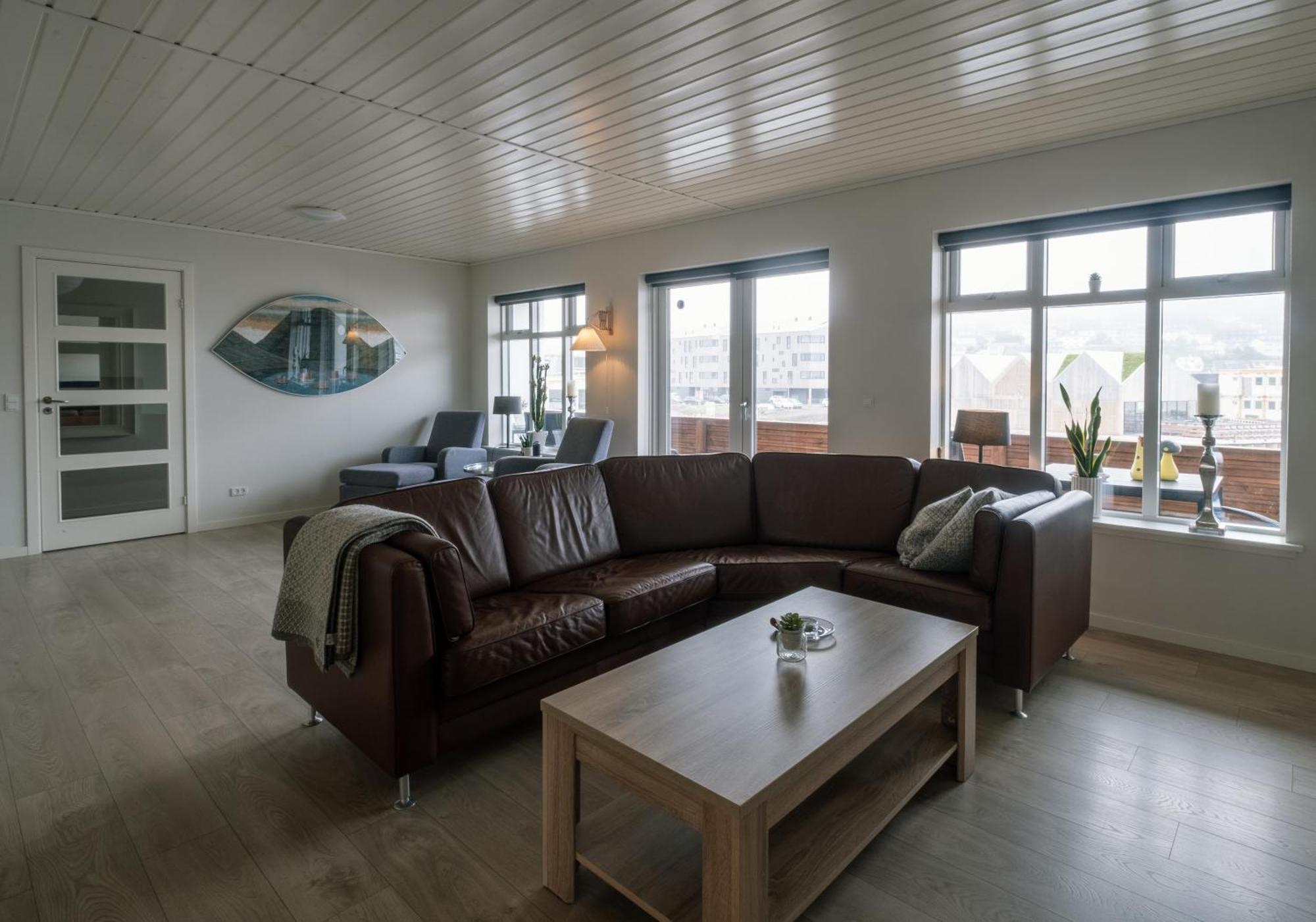 Spacious City Center Home By The Sea Klaksvík Exteriör bild