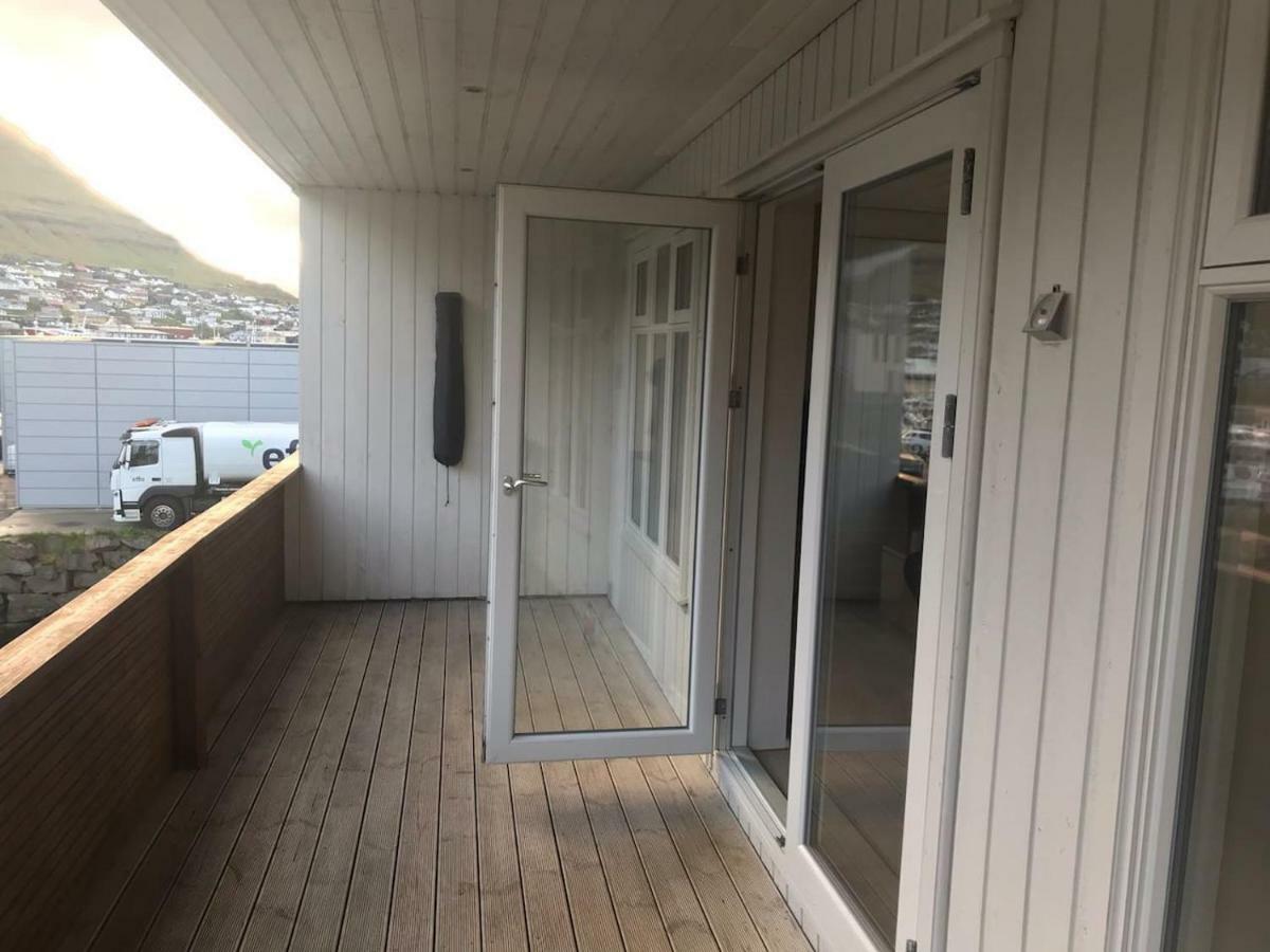 Spacious City Center Home By The Sea Klaksvík Exteriör bild
