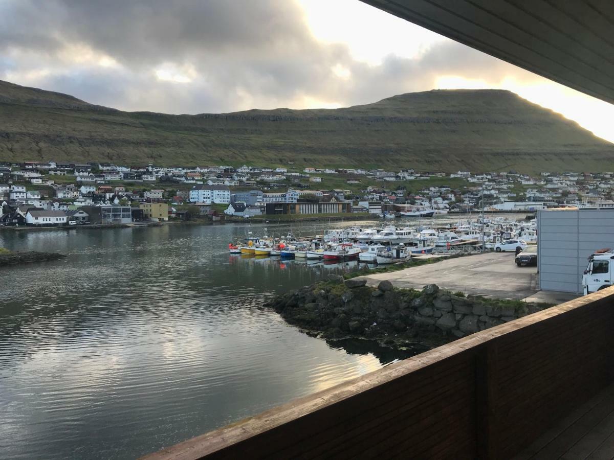 Spacious City Center Home By The Sea Klaksvík Exteriör bild